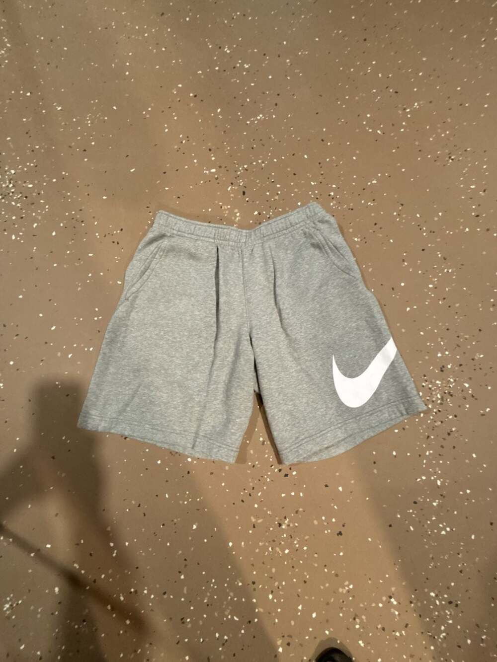 Nike Men's Sportswear Club Shorts Size M Gray BV2721-063